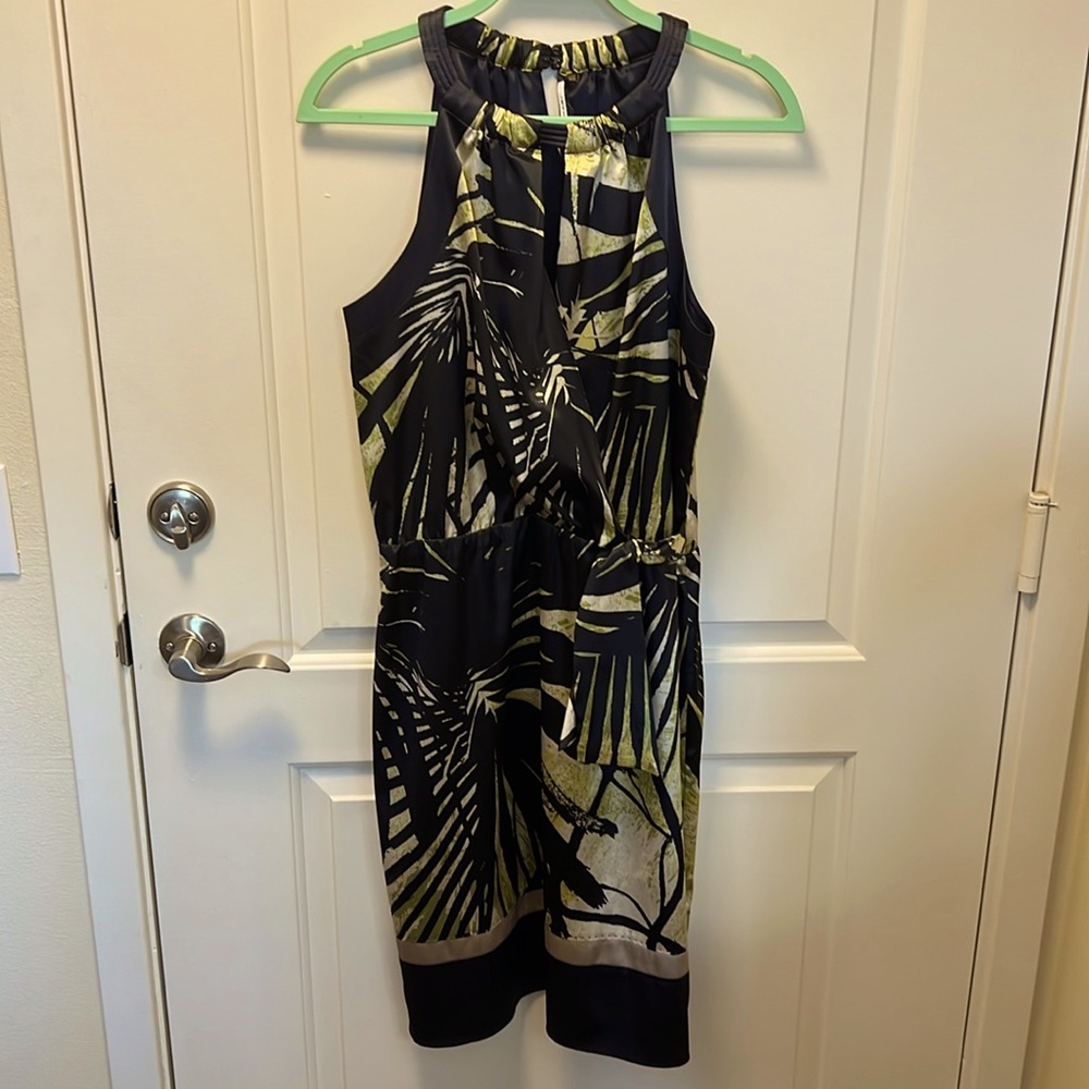 T Tahari LIKE NEW “Lauren Dress” black sleeveless dress Sz 10 midi keyhole